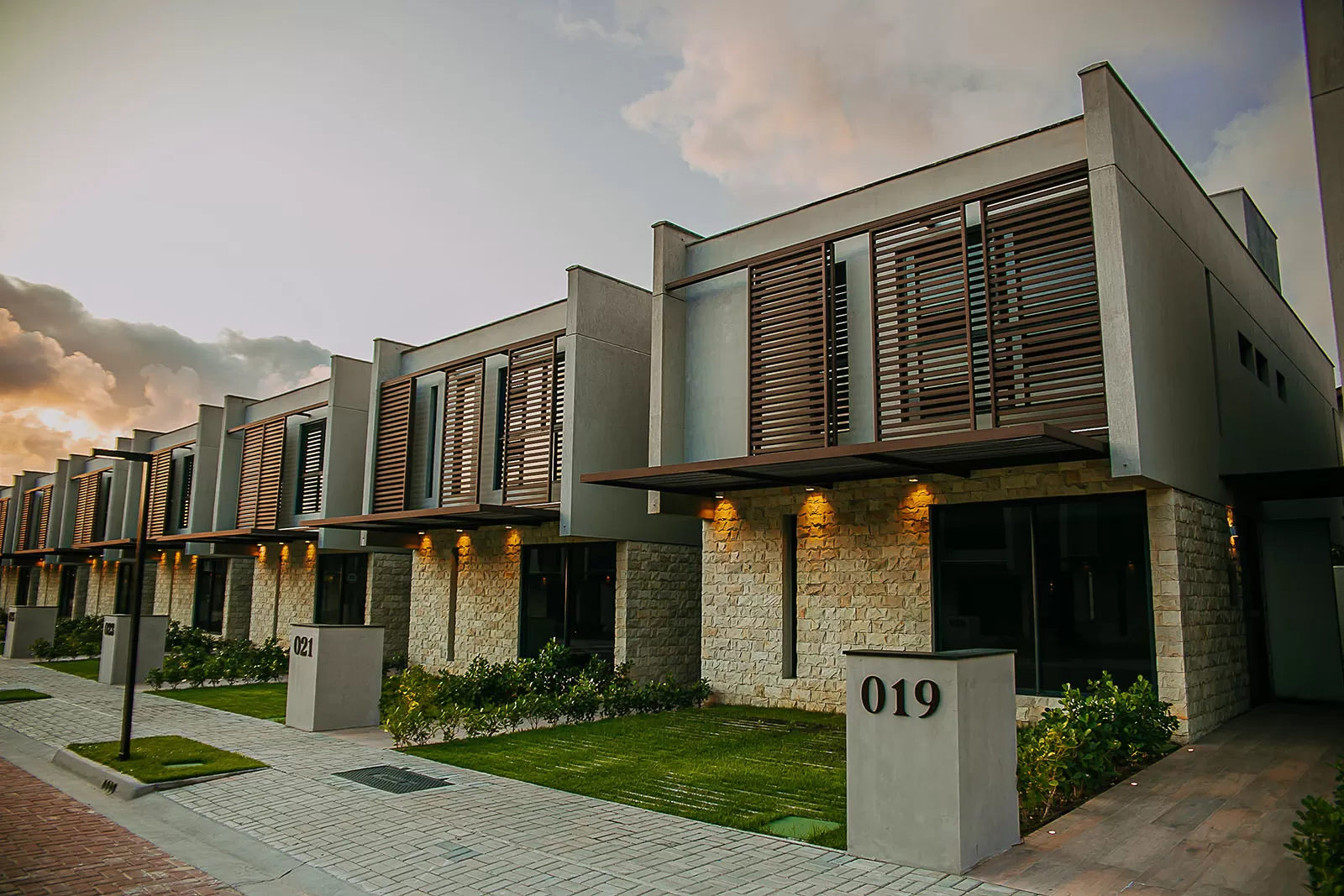 Excelente Casa em Condomínio com 3 Suítes em Intermares