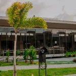 Excelente Casa em Condomínio com 3 Suítes em Intermares
