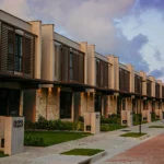 Excelente Casa em Condomínio com 3 Suítes em Intermares