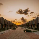 Excelente Casa em Condomínio com 3 Suítes em Intermares