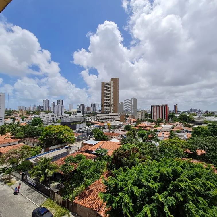 Apartamento no Bairro dos Estados 2 Quartos sendo 1 Suíte com Elevador e Piscina