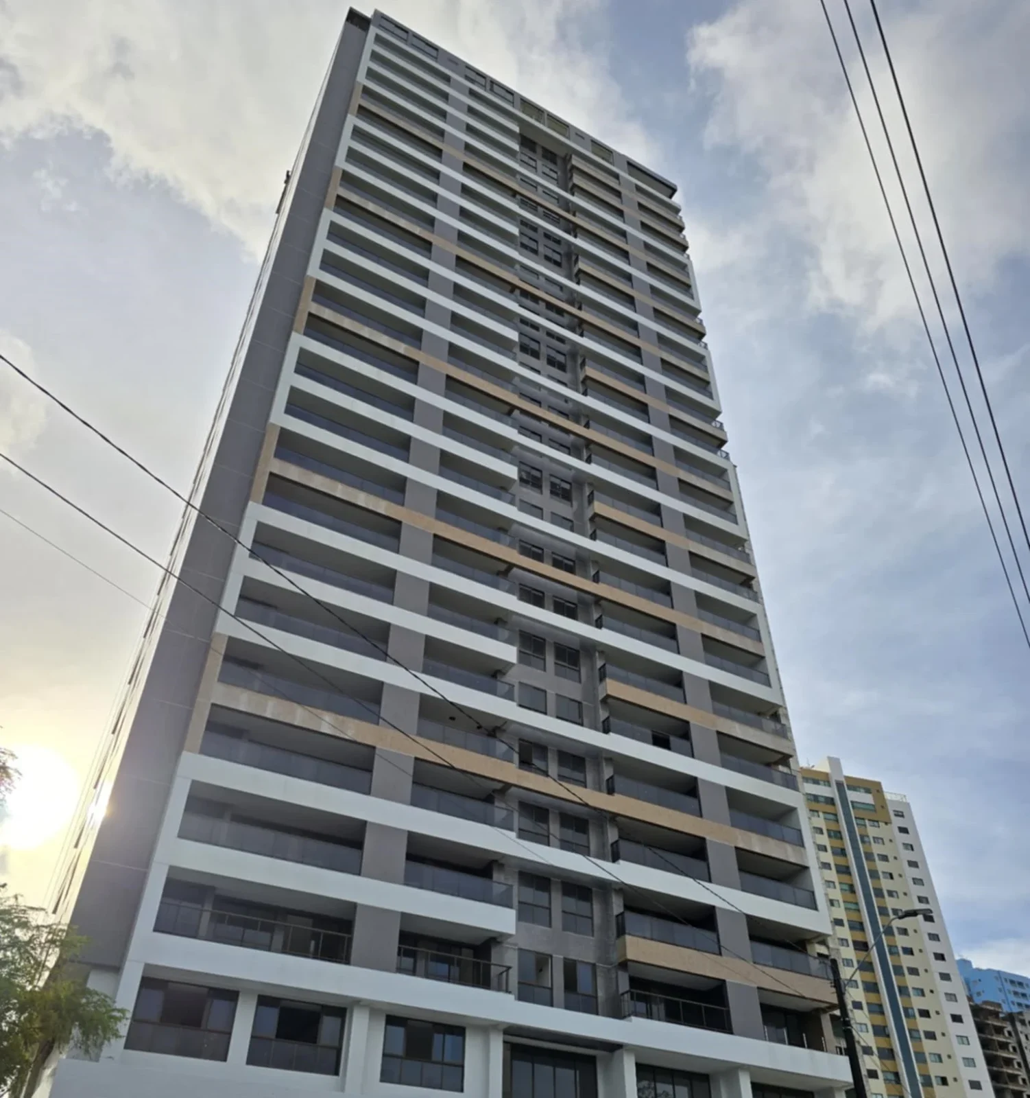 Apartamento no João Agripino/Brisamar com 3 Quartos, 2 Vagas e Lazer Completo
