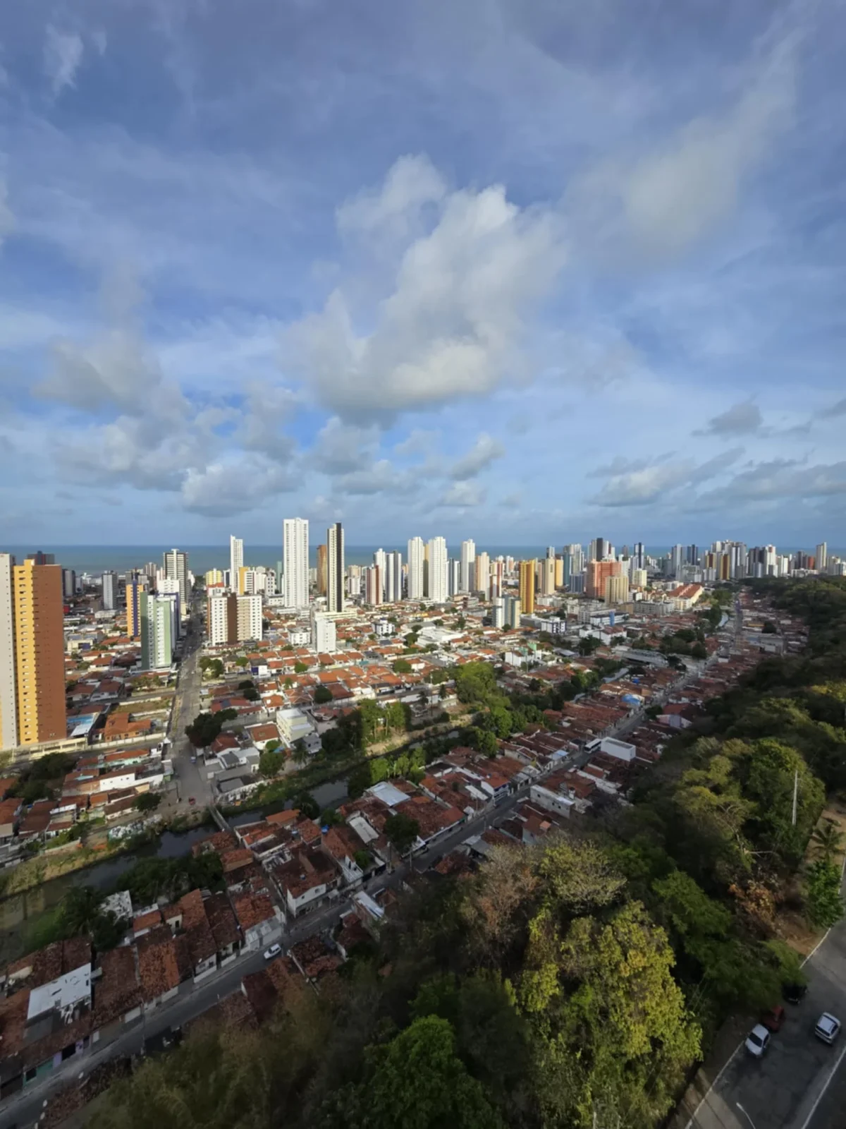 Apartamento no João Agripino/Brisamar com 3 Quartos, 2 Vagas e Lazer Completo