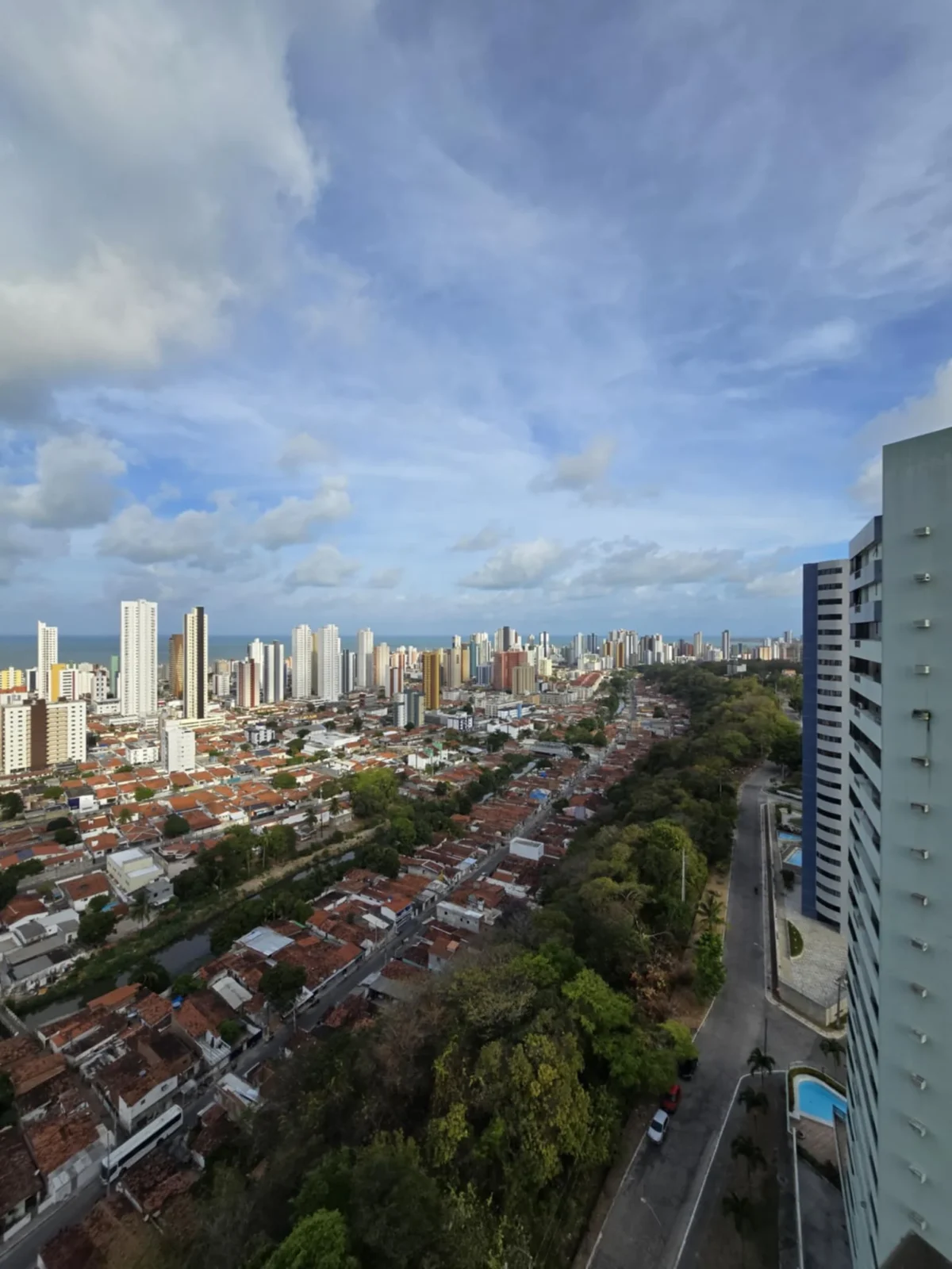 Apartamento no João Agripino/Brisamar com 3 Quartos, 2 Vagas e Lazer Completo