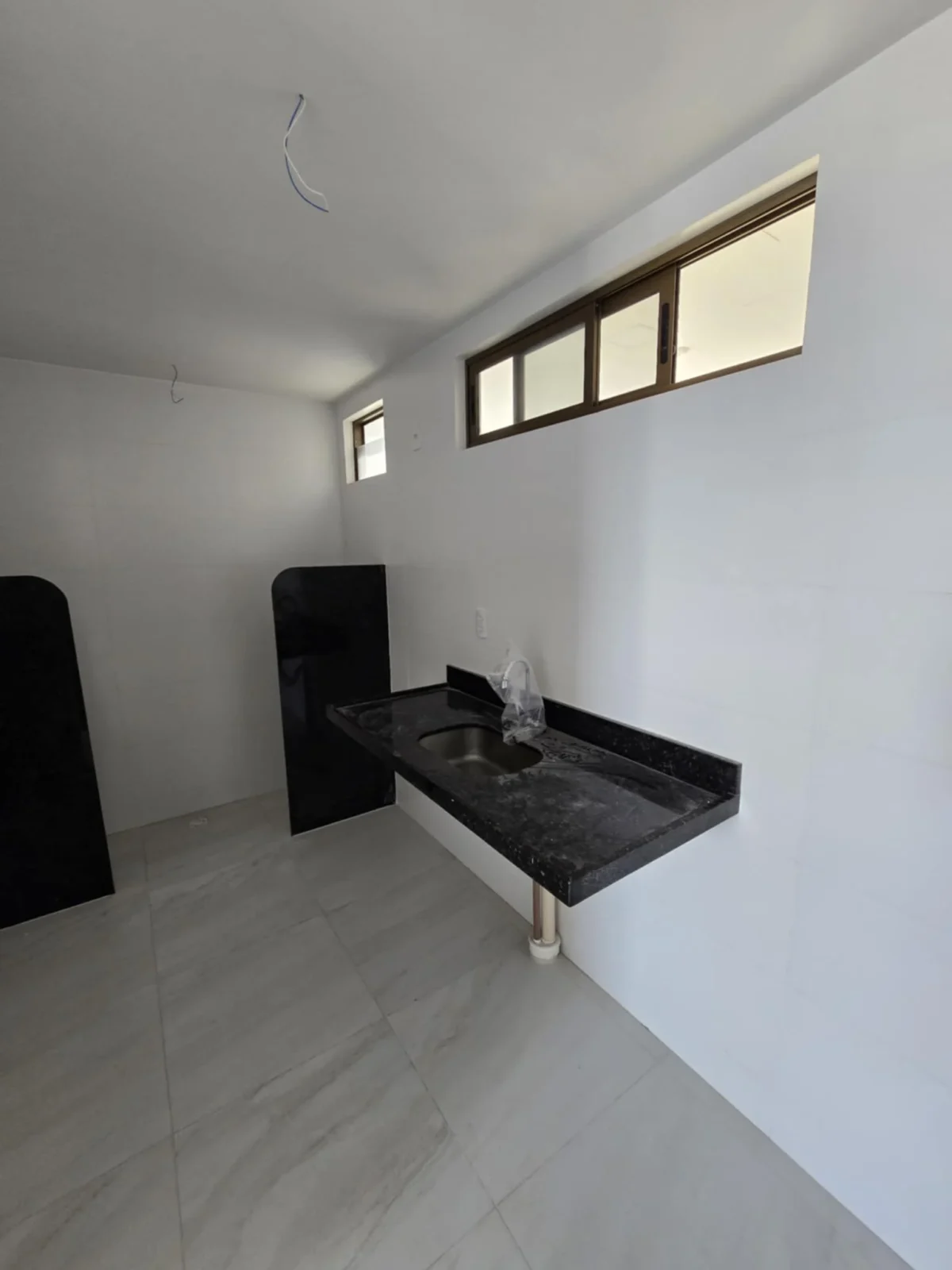Apartamento no João Agripino/Brisamar com 3 Quartos, 2 Vagas e Lazer Completo