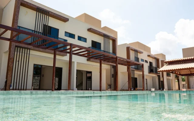 Casa Duplex com 3 Quartos sendo 1 Suíte em Ponta de Campina