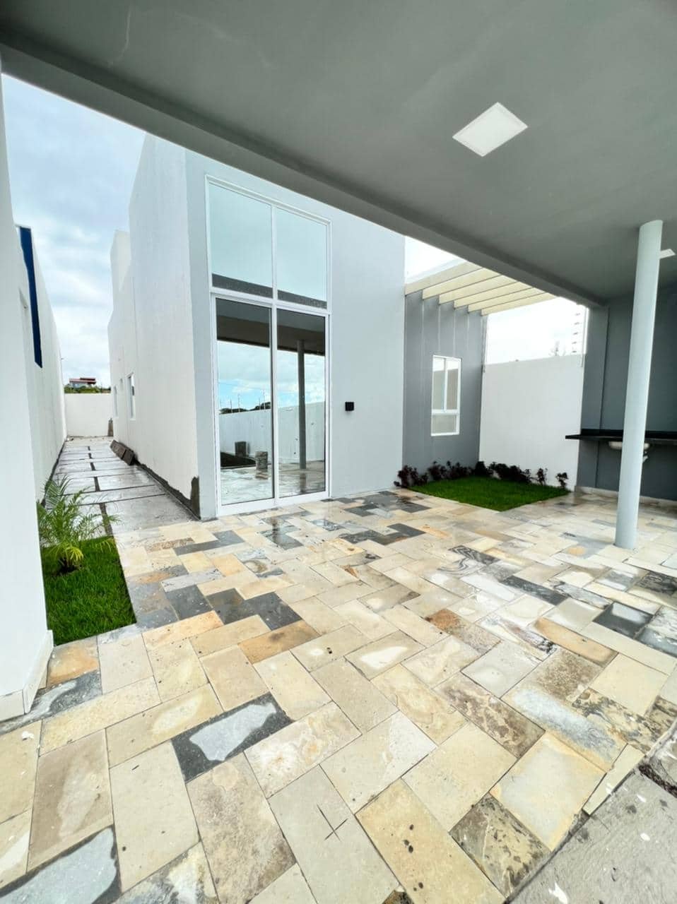 Casa em Carapibus com 2 Quartos sendo 1 Suíte e Piscina