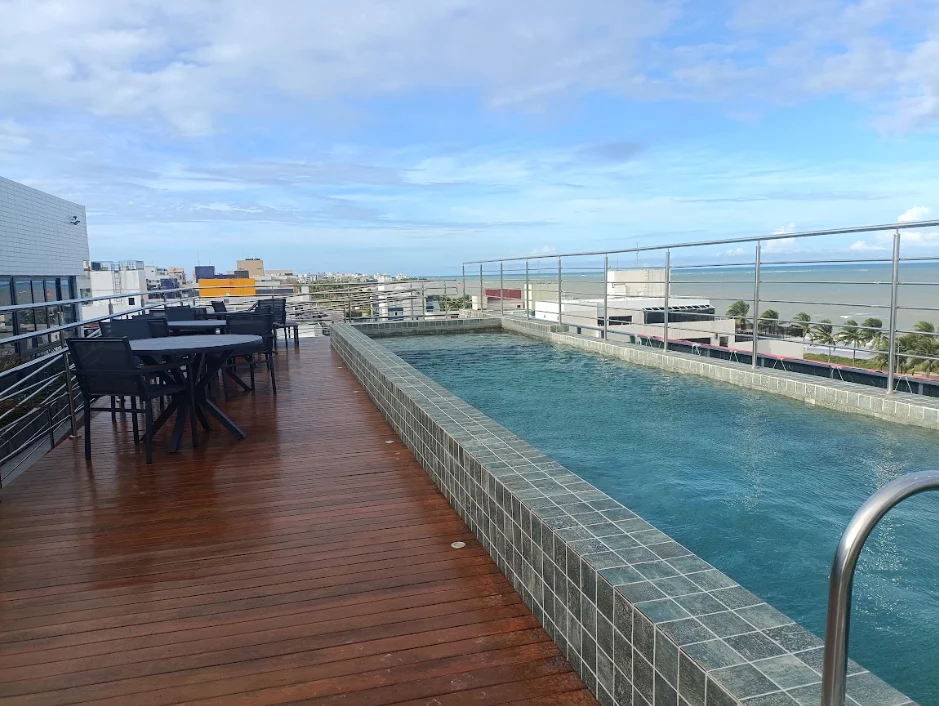 Apartamento em Intermares com 2 ou 3 Quarto sendo 1 Suíte, Elevador e Piscina