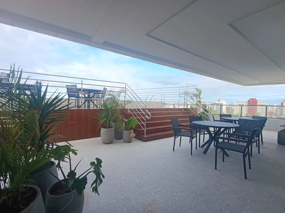 Apartamento em Intermares com 2 ou 3 Quarto sendo 1 Suíte, Elevador e Piscina