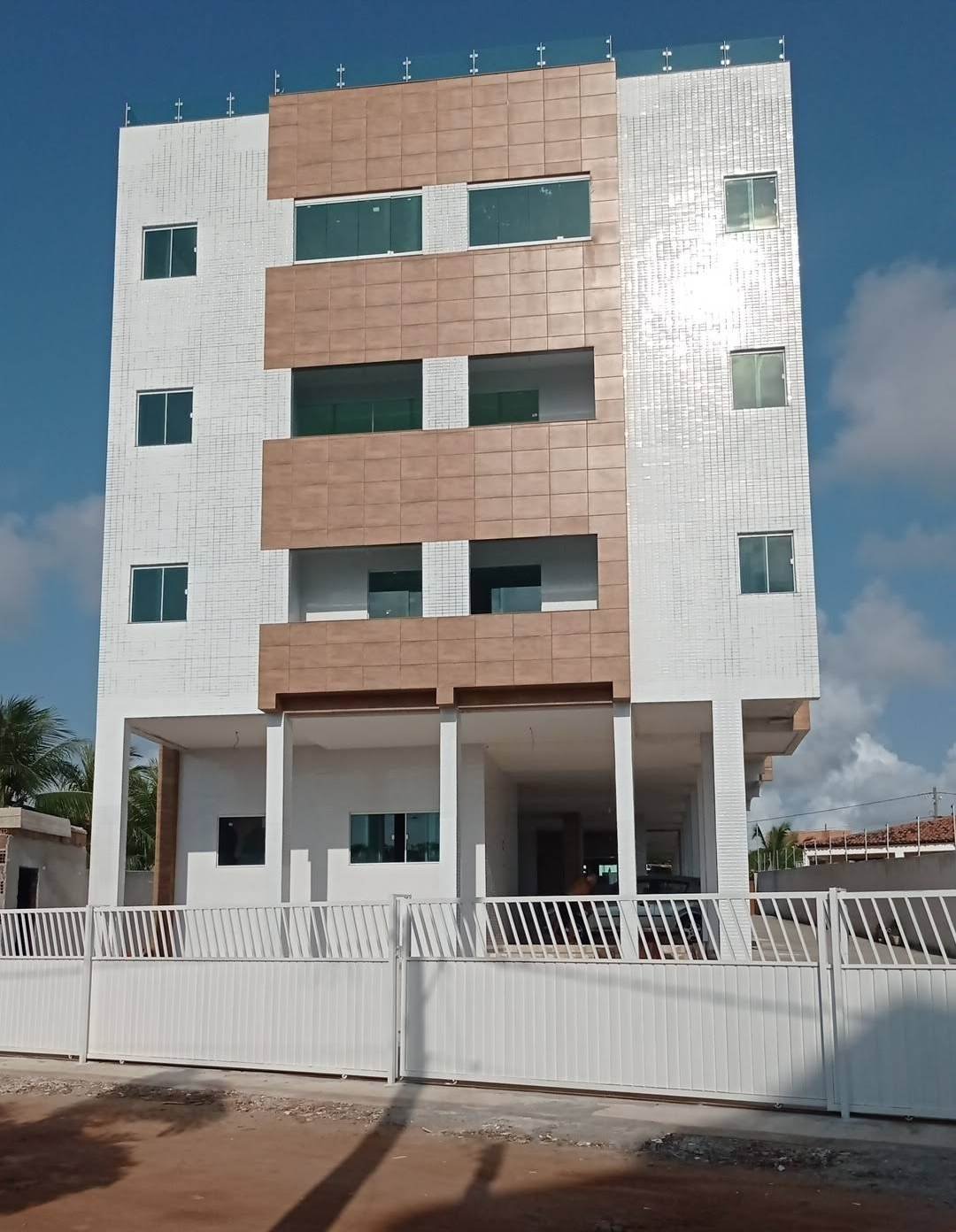 Apartamento Térreo em Carapibus com 2 Quartos