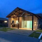 Excelente Casa em Condomínio em Bananeiras com 4 Suítes sendo 1 Reversível, Lazer