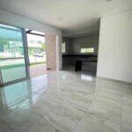 Excelente Casa em Condomínio em Bananeiras com 4 Suítes sendo 1 Reversível, Lazer