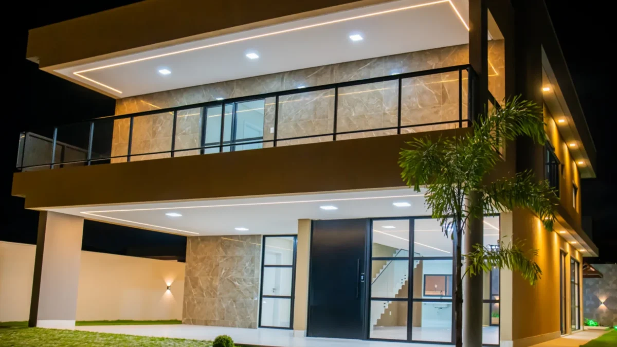 Casa de Alto Padrão no Condomínio Alphaville Paraíba com 5 Suítes sendo 1 Master com Closet, Piscina