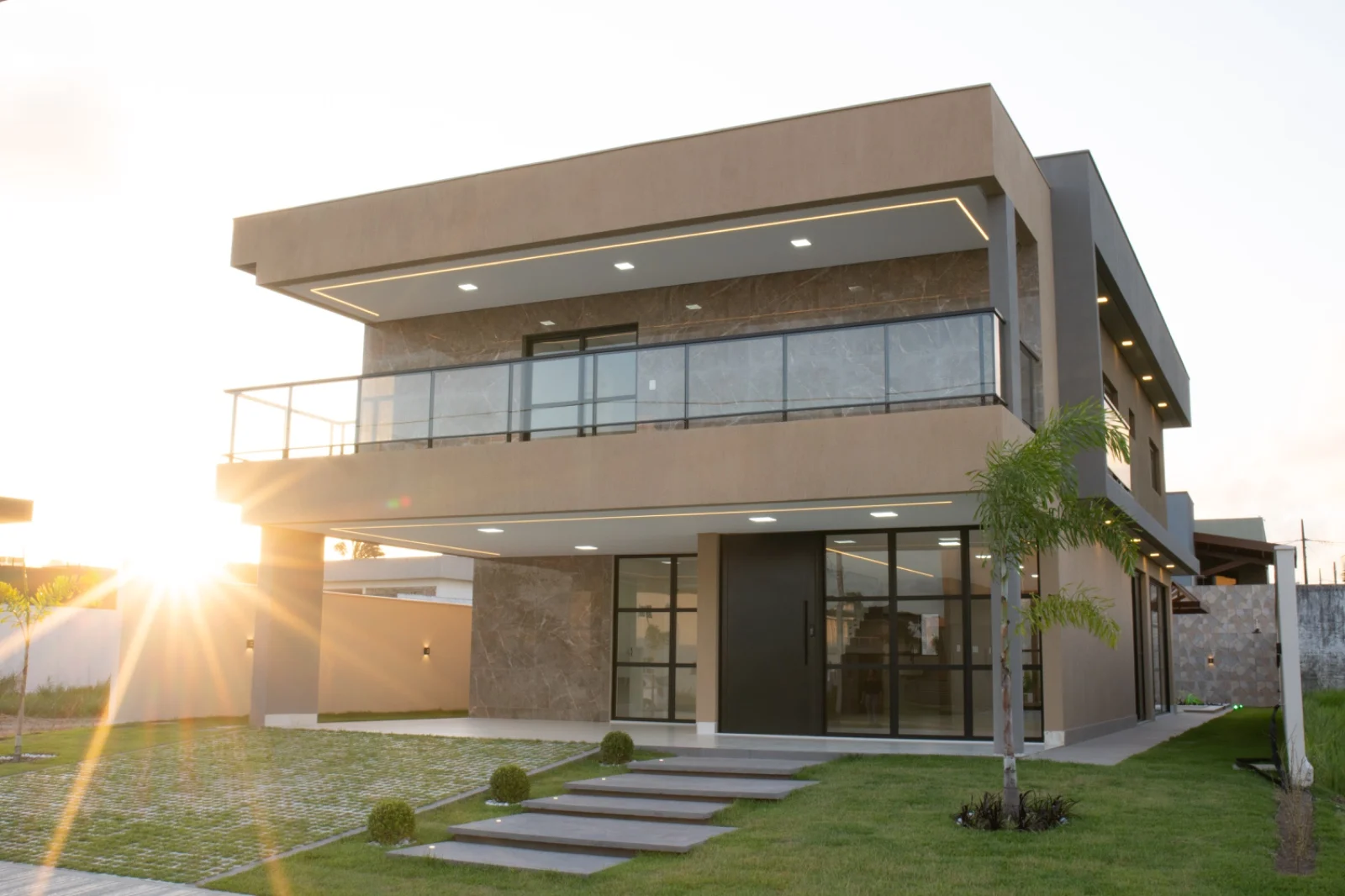 Casa de Alto Padrão no Condomínio Alphaville Paraíba com 5 Suítes sendo 1 Master com Closet, Piscina