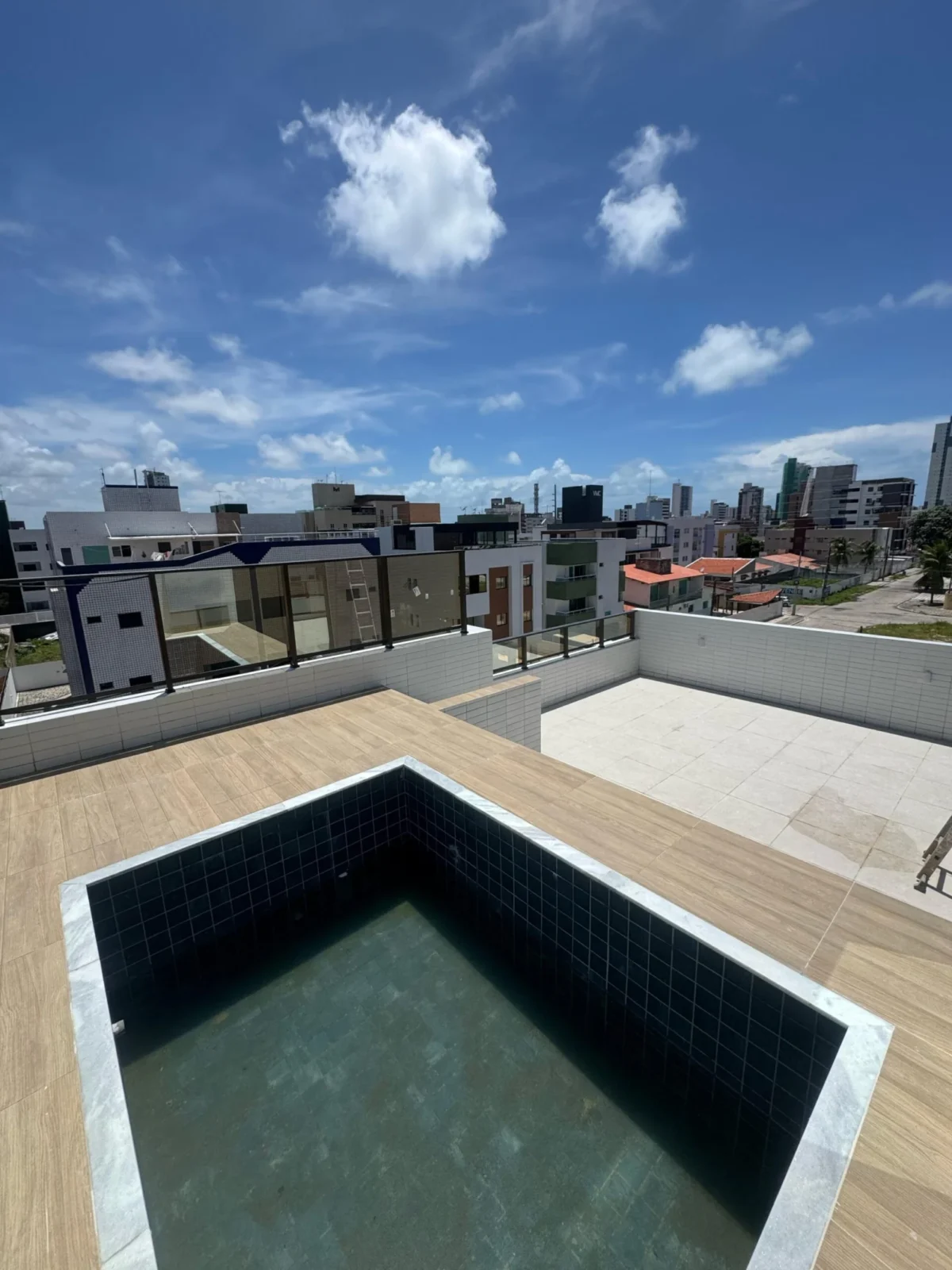 Apartamento no Bessa com 2 ou 3 Quartos, Opção de Térreo e Cobertura