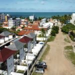Bangalô Triplex em Condomínio Fechado no Poço/Camboinha com 3 Quartos sendo 2 suítes, 134m²