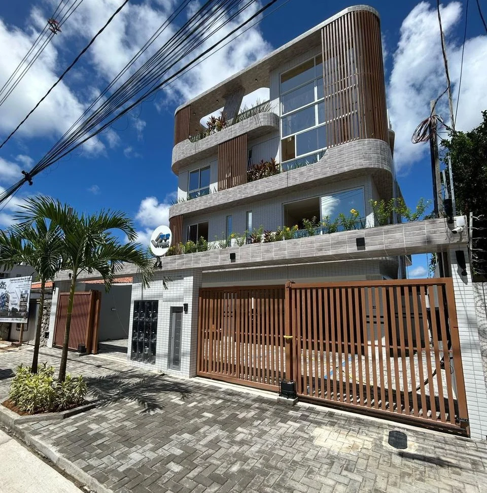 Cobertura 2 Quartos sendo 1 Suíte nos Bancários com Hidro, Elevador e Lazer