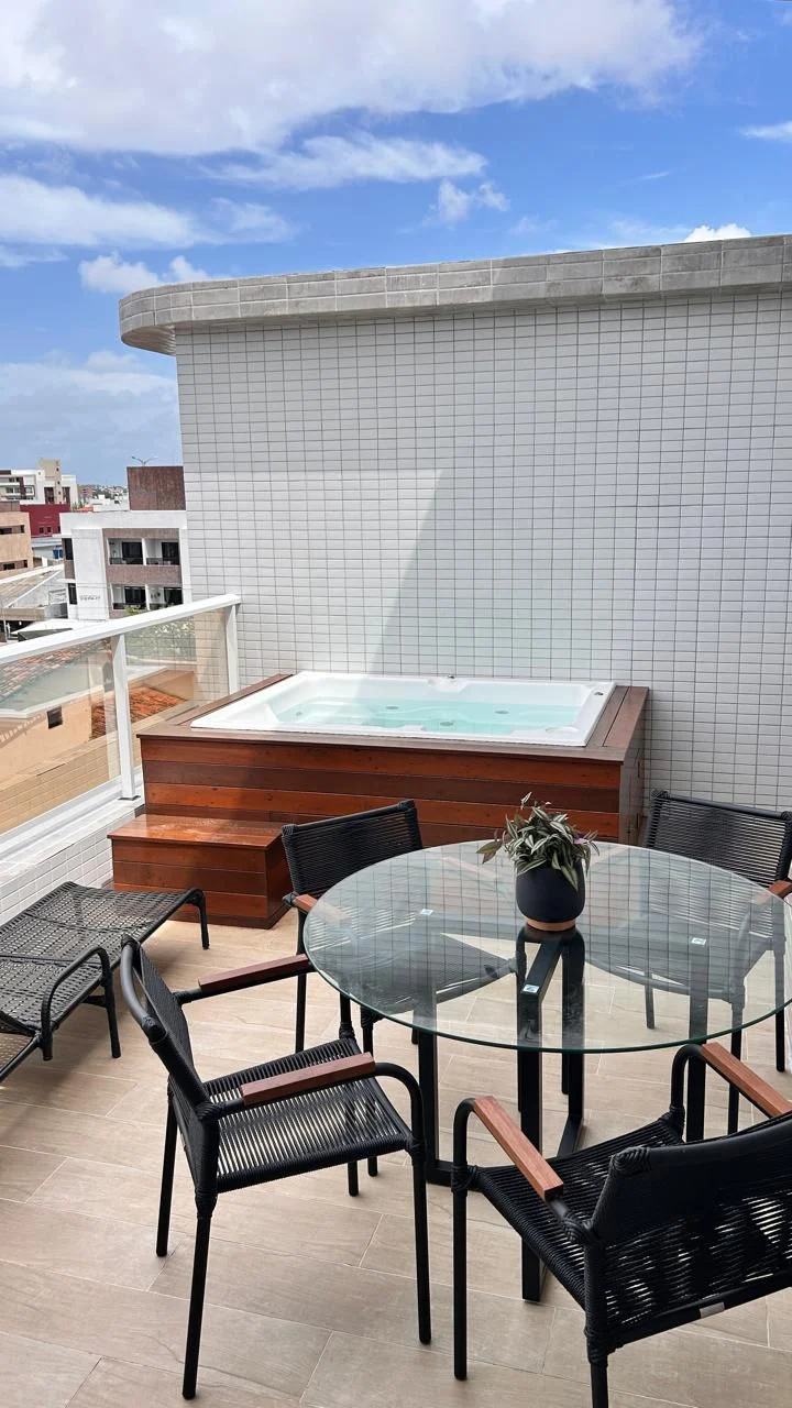 Cobertura 2 Quartos sendo 1 Suíte nos Bancários com Hidro, Elevador e Lazer