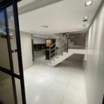 Bangalô Triplex em Condomínio Fechado no Poço/Camboinha com 3 Quartos sendo 2 suítes, 134m²
