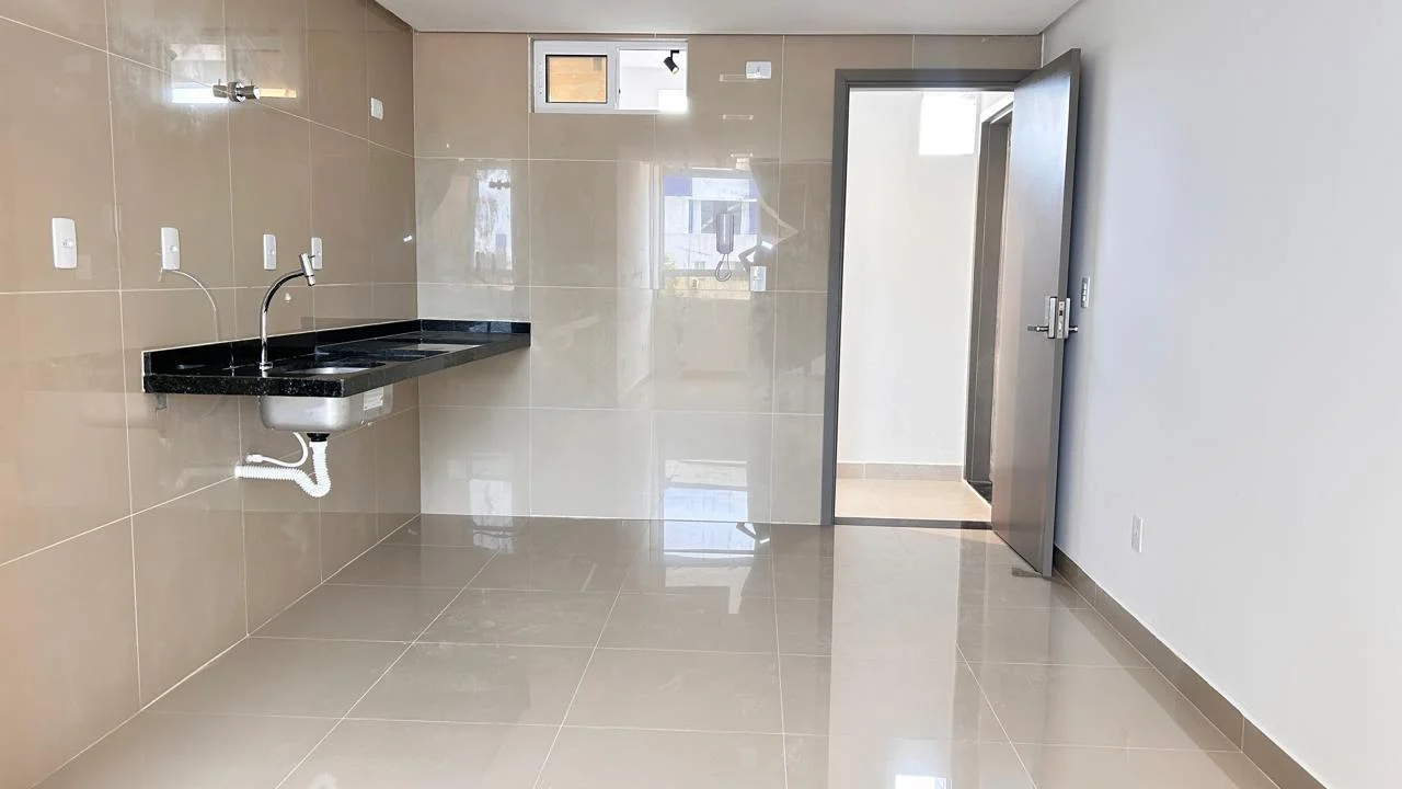 Cobertura 2 Quartos sendo 1 Suíte nos Bancários com Hidro, Elevador e Lazer