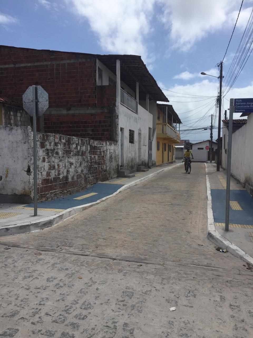 Casa/Terreno em Mangabeira 6  medindo 12 x 20