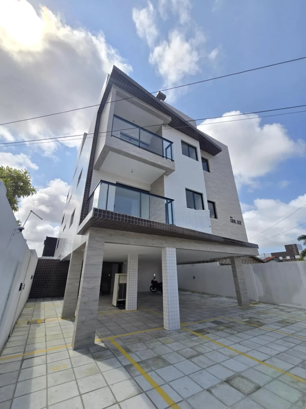 Apartamento Térreo e Cobertura no Cristo com 2  Quartos sendo 1 Suíte