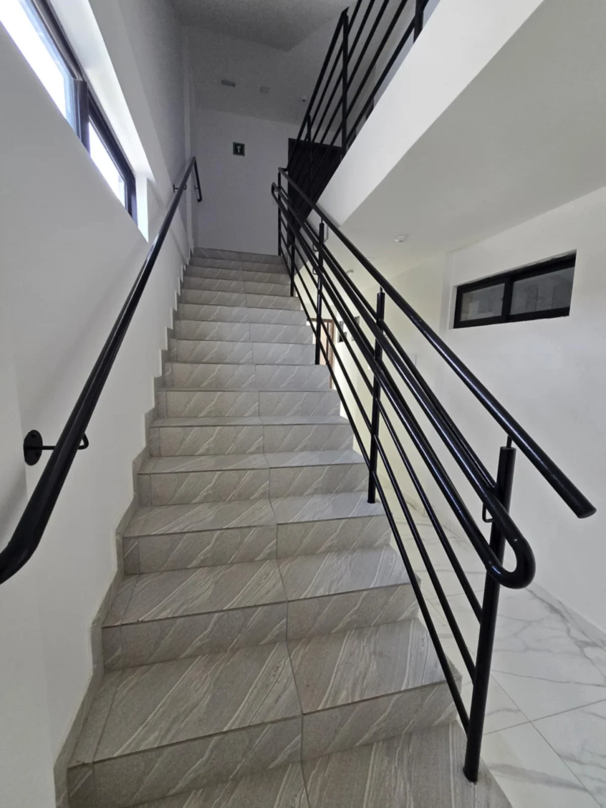 Apartamento Térreo e Cobertura no Cristo com 2  Quartos sendo 1 Suíte