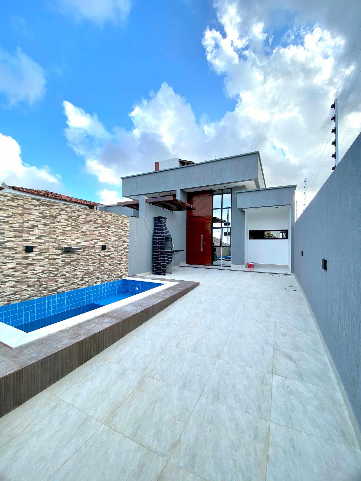 Casa no Cristo com 3 Quartos sendo 1 Suíte com Closet e Piscina