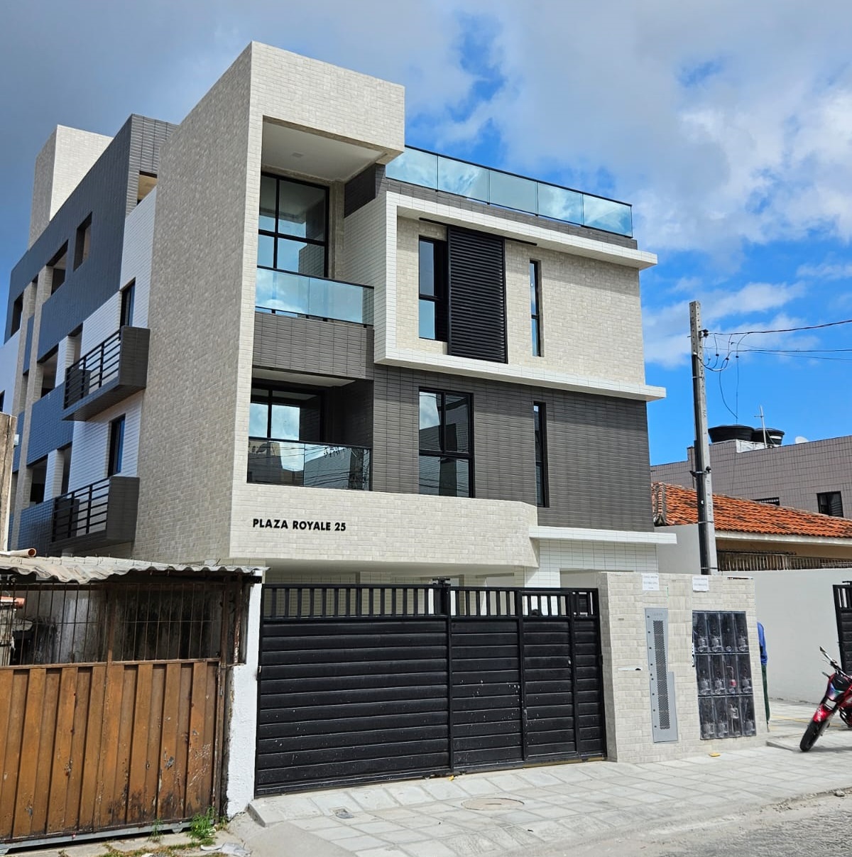 Apartamento no Jardim Cidade Universitária com 3 Quartos sendo 1 Suíte