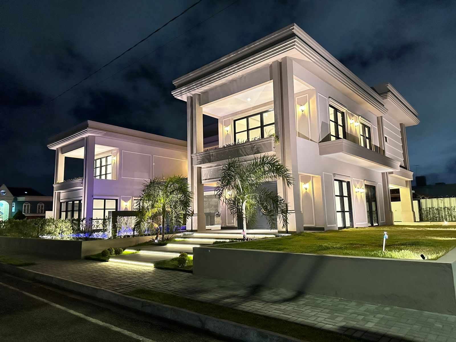 Excelente Casa em Condomínio Fechado na região do Altiplano com 5 Suítes sendo 1 Master