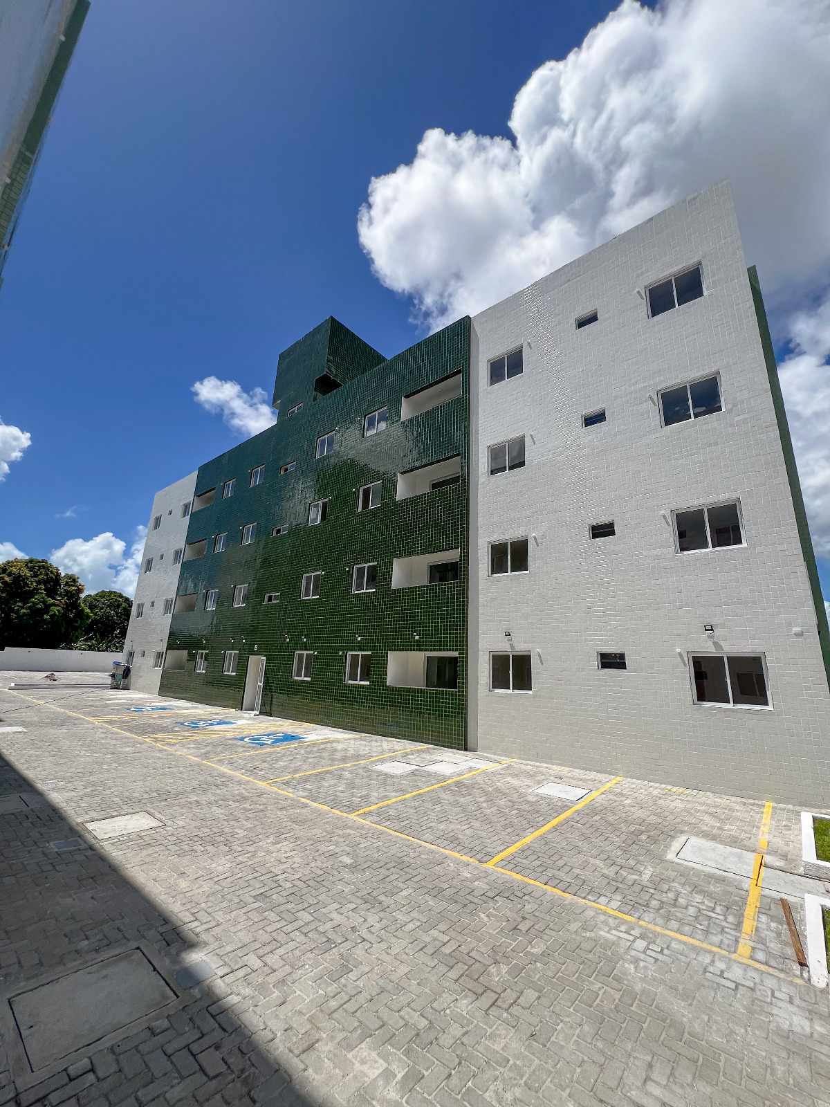 Apartamento no Planalto Boa Esperança/Valentina com 2 Quartos e Piscina
