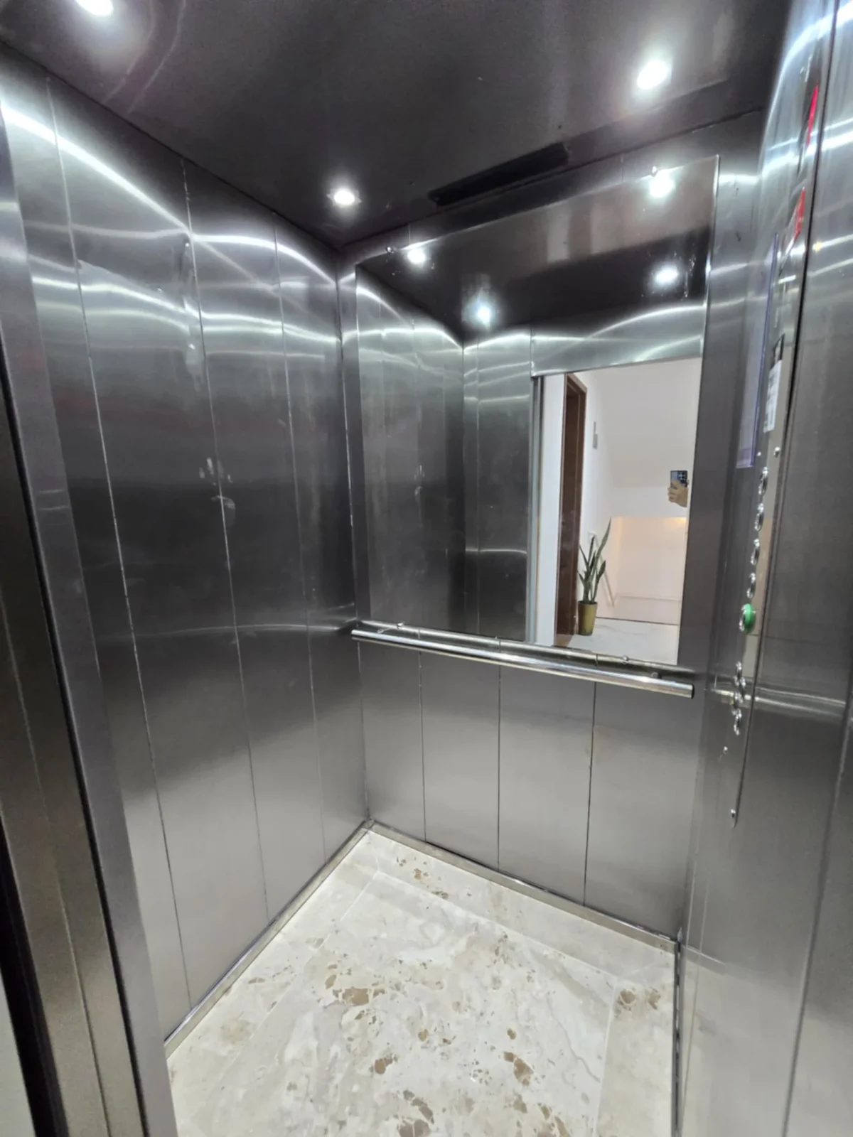 Apartamento no Cristo com 2 ou 3 Quartos com Elevador e Lazer, Opção de Cobertura e Térreo com Área