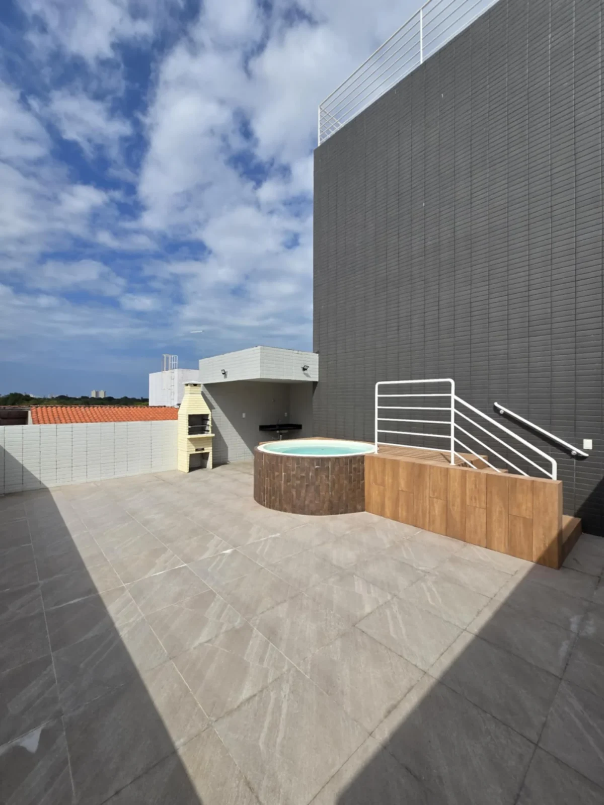 Apartamento no Cristo com 2 ou 3 Quartos com Elevador e Lazer, Opção de Cobertura e Térreo com Área