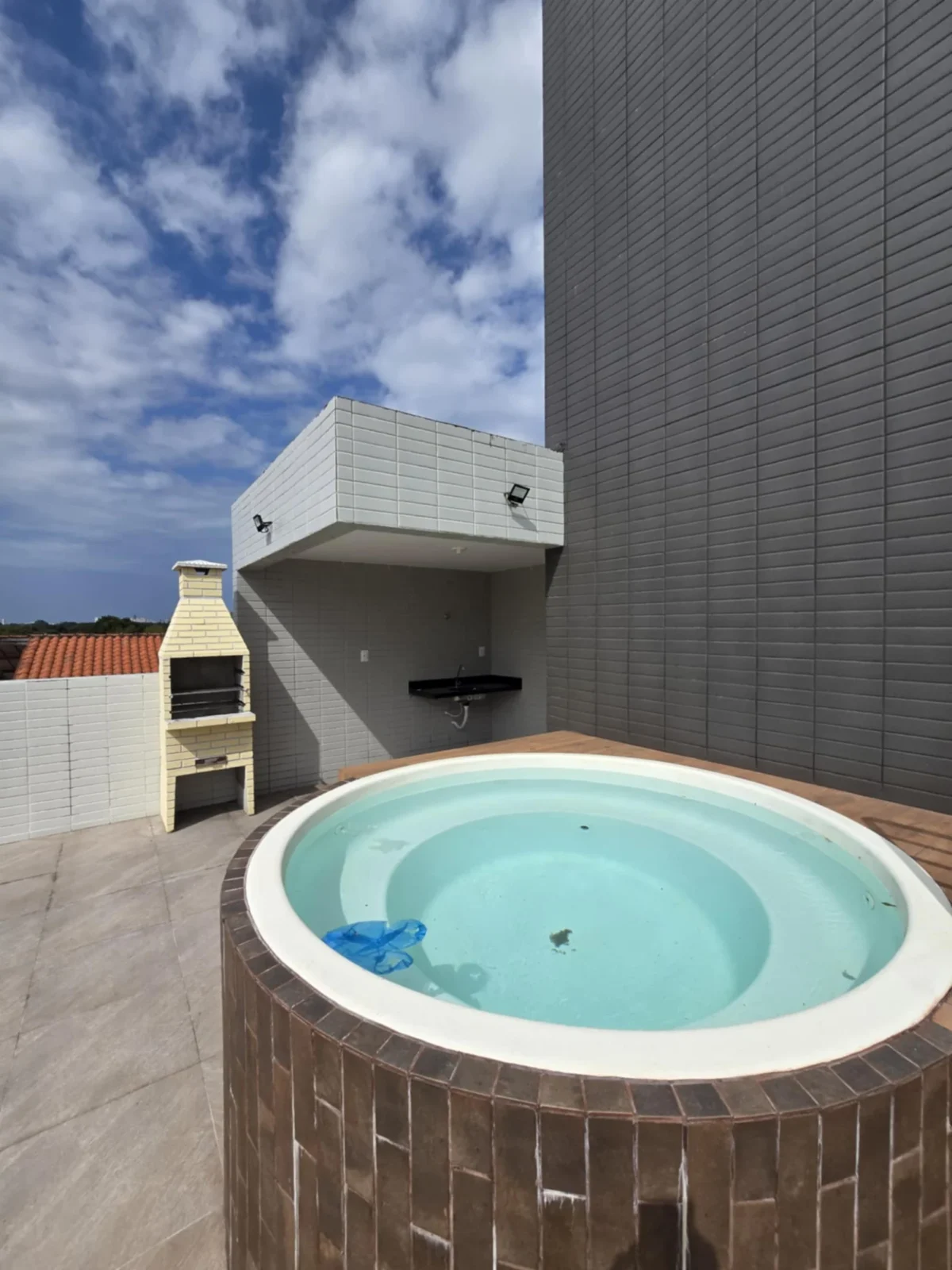 Apartamento no Cristo com 2 ou 3 Quartos com Elevador e Lazer, Opção de Cobertura e Térreo com Área