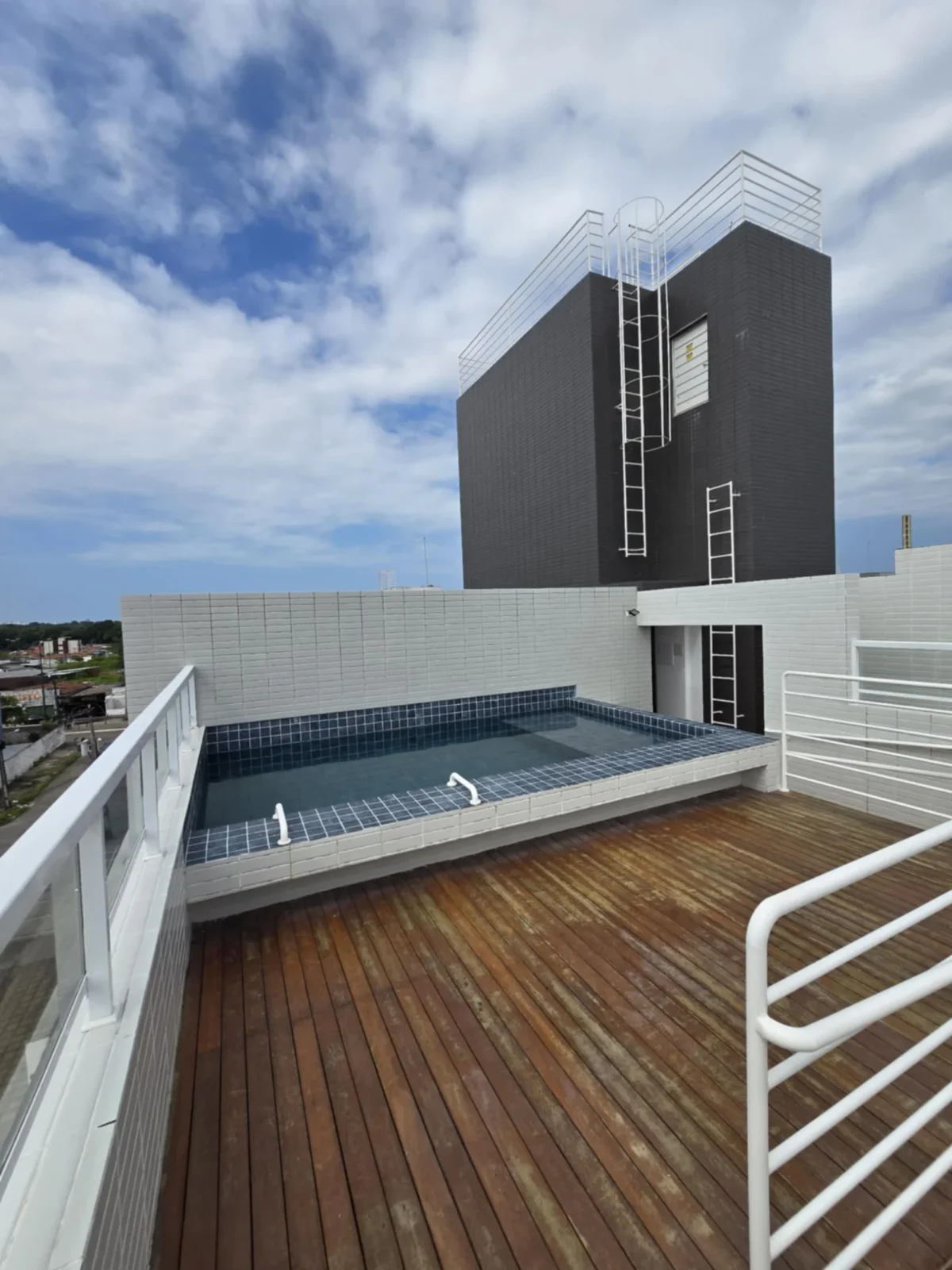 Apartamento no Cristo com 2 ou 3 Quartos com Elevador e Lazer, Opção de Cobertura e Térreo com Área
