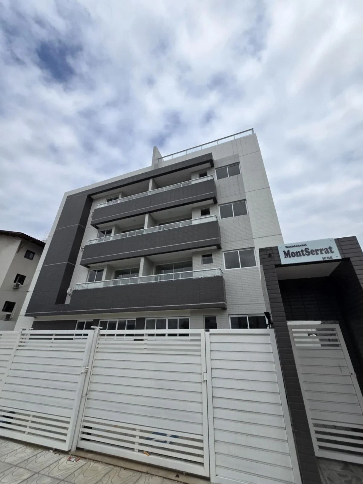 Apartamento no Cristo com 2 ou 3 Quartos com Elevador e Lazer, Opção de Cobertura e Térreo com Área