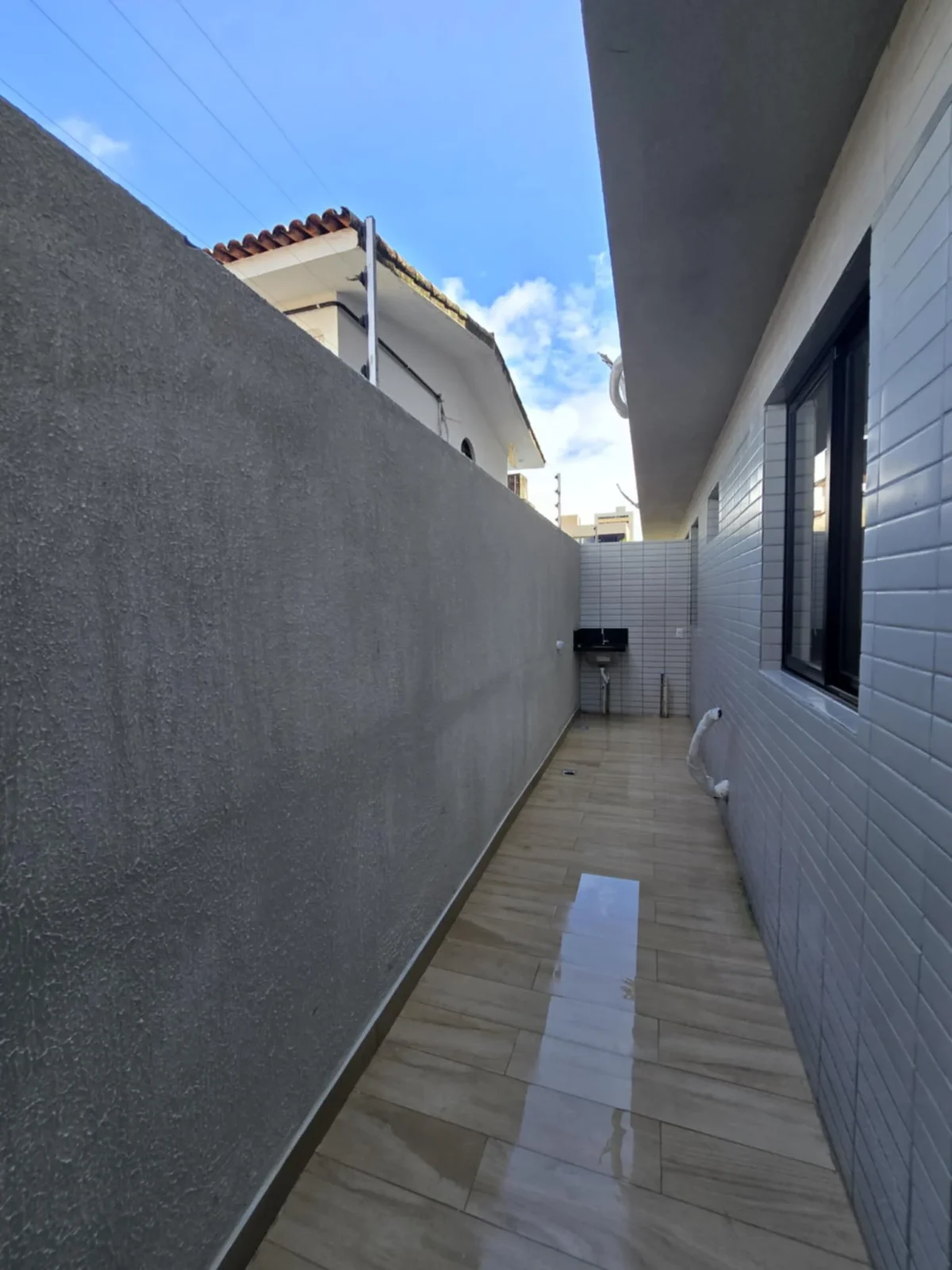 Térreo com Área no Bairro dos Estados 3 Quartos sendo 1 Suíte com Elevador e Lazer