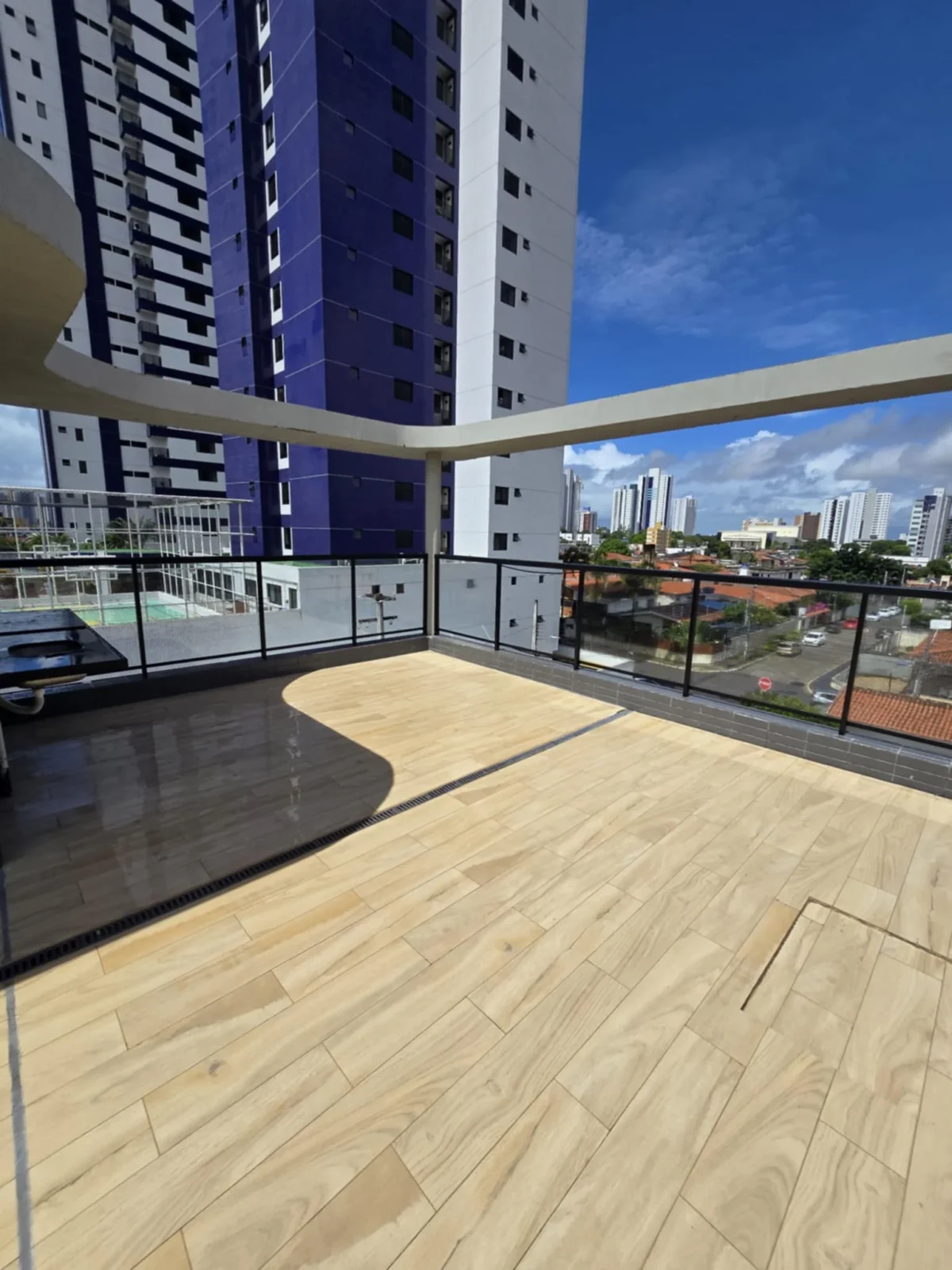 Térreo com Área no Bairro dos Estados 3 Quartos sendo 1 Suíte com Elevador e Lazer