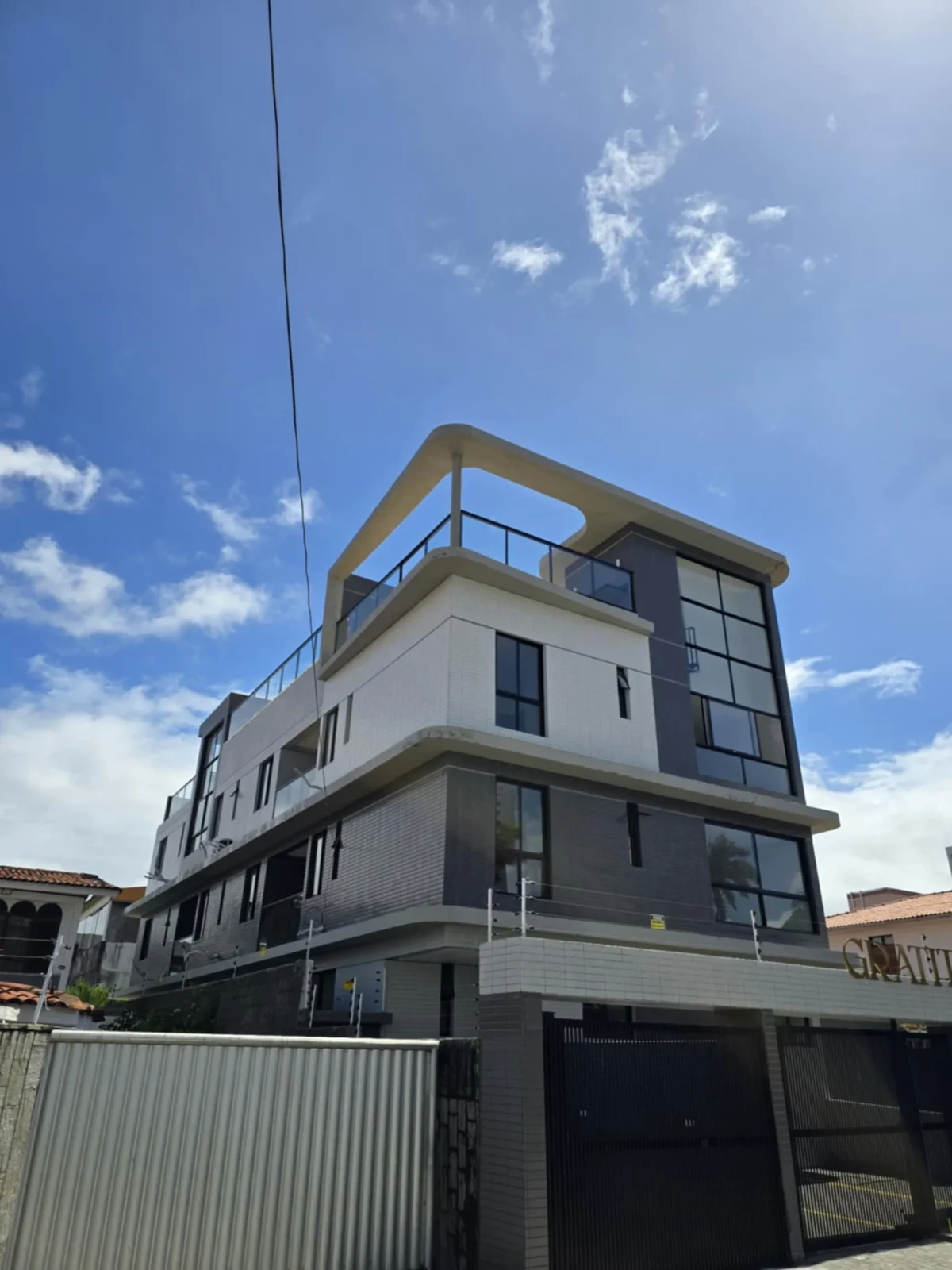 Térreo com Área no Bairro dos Estados 3 Quartos sendo 1 Suíte com Elevador e Lazer