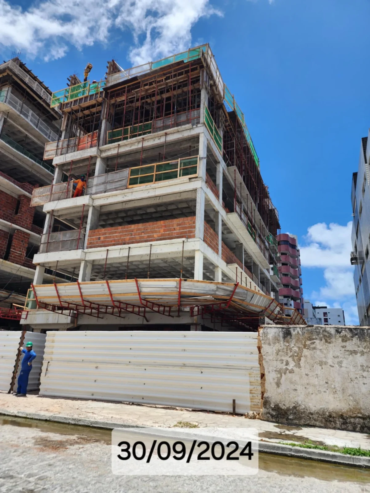 Cobertura Duplex em Intermares com 2 Quartos com Piscina, Elevador e Lazer