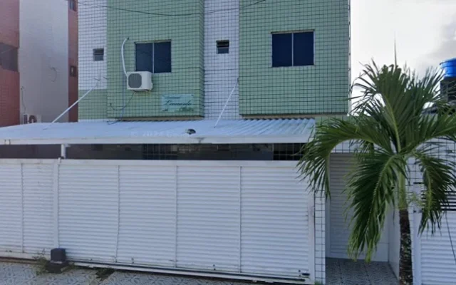 Apartamento Térreo com Área no Bairro dos Estados 2 Quartos sendo 1 Suíte