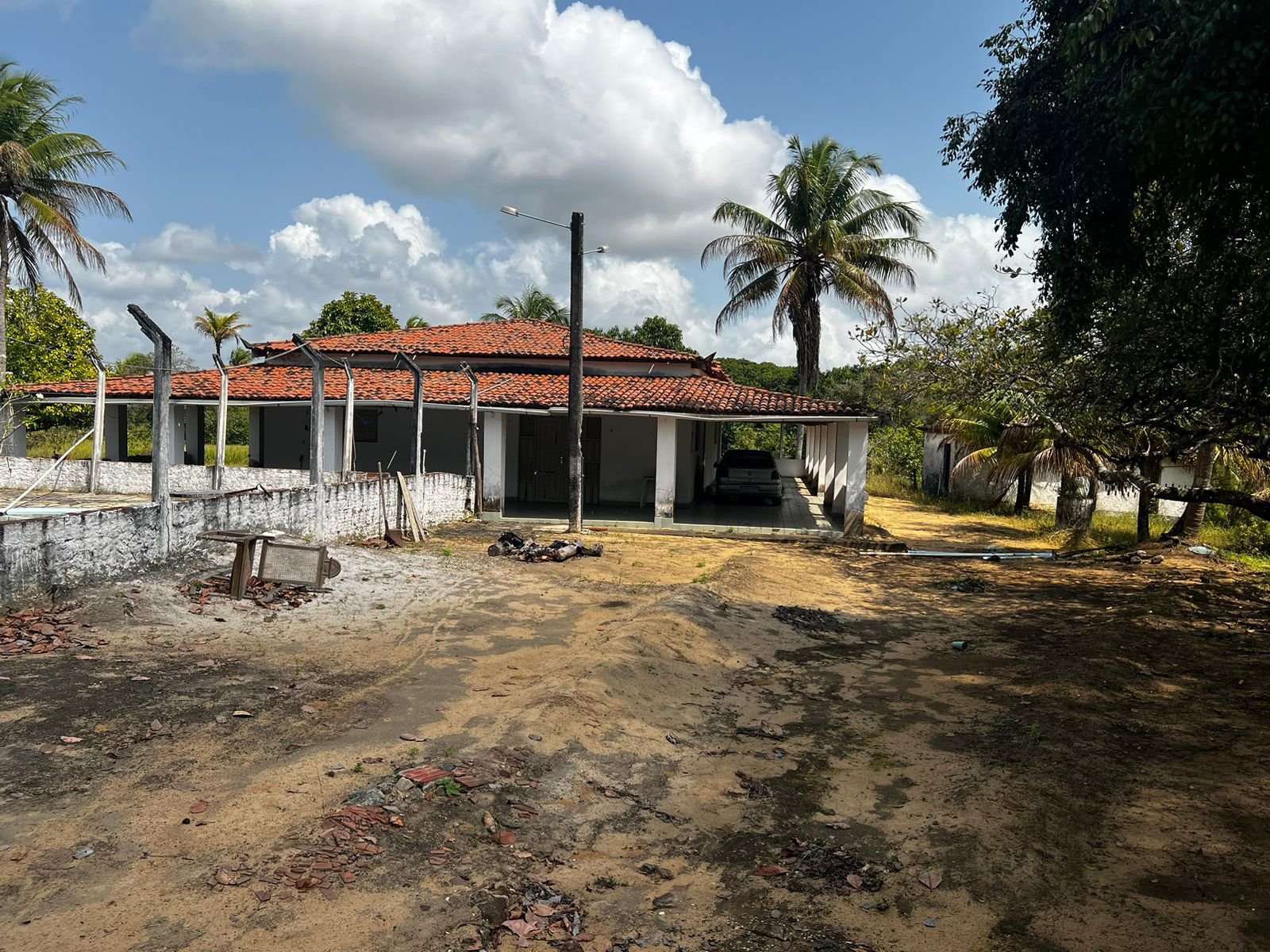Granja no Conde beira de pista com 11,9 hectares com nascente de água mineral