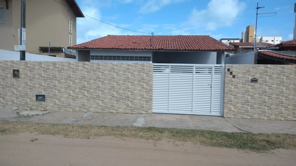 ALUGO Casa em Camboinha com 4 Quartos sendo 2 Suítes R$ 20.000,00*