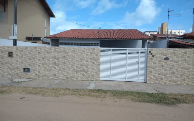 ALUGO Casa em Camboinha com 4 Quartos sendo 2 Suítes R$ 20.000,00*