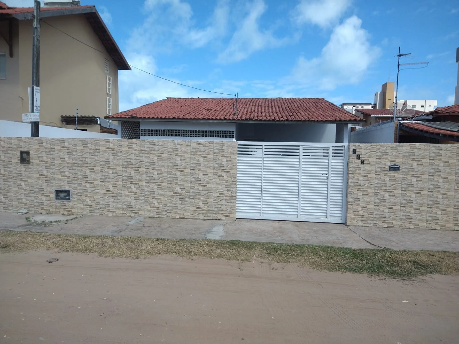 ALUGO Casa em Camboinha com 4 Quartos sendo 2 Suítes R$ 20.000,00*