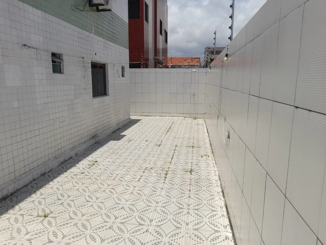Apartamento Térreo com Área no Bairro dos Estados 2 Quartos sendo 1 Suíte