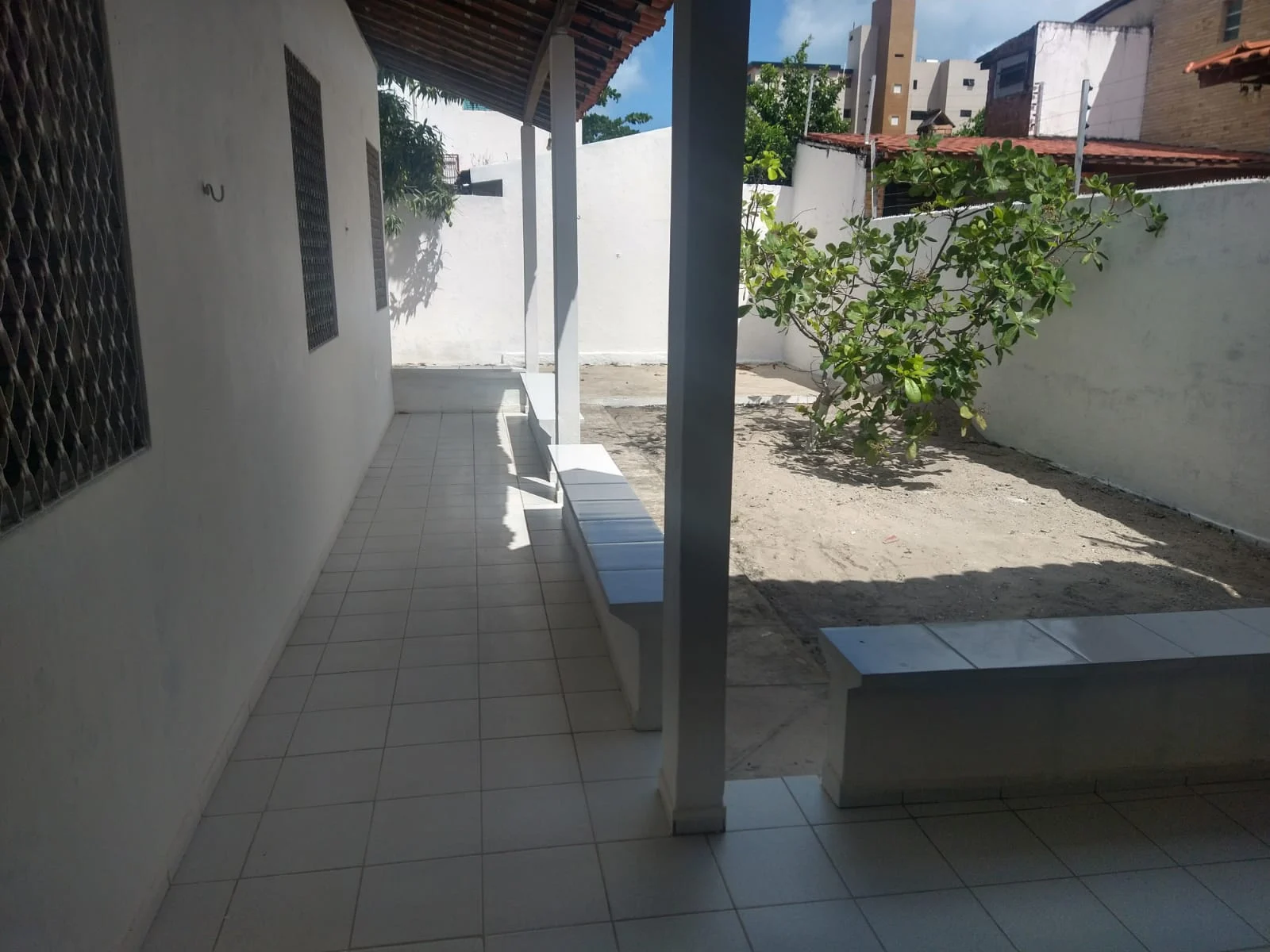 ALUGO Casa em Camboinha com 4 Quartos sendo 2 Suítes R$ 20.000,00*