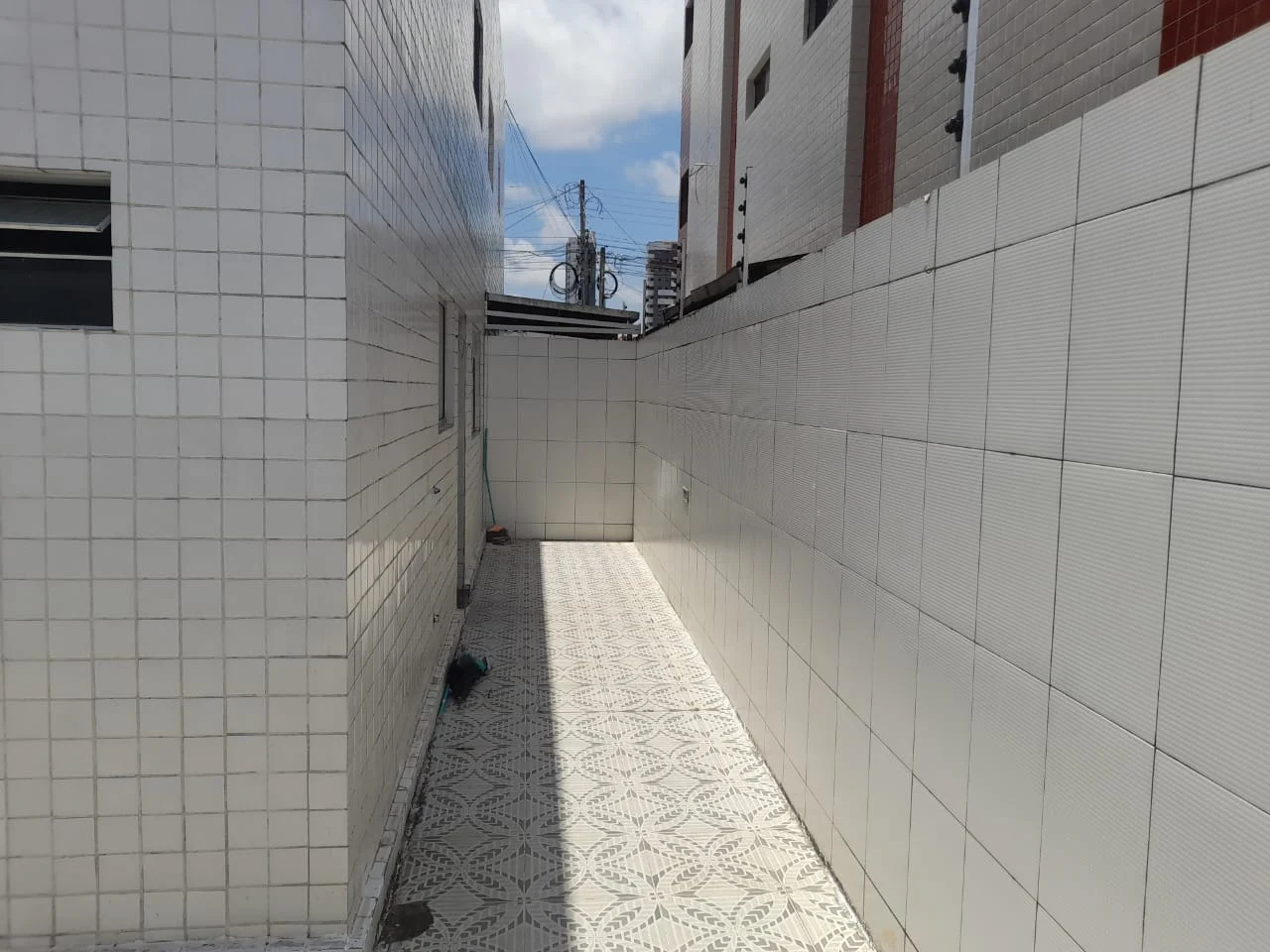 Apartamento Térreo com Área no Bairro dos Estados 2 Quartos sendo 1 Suíte