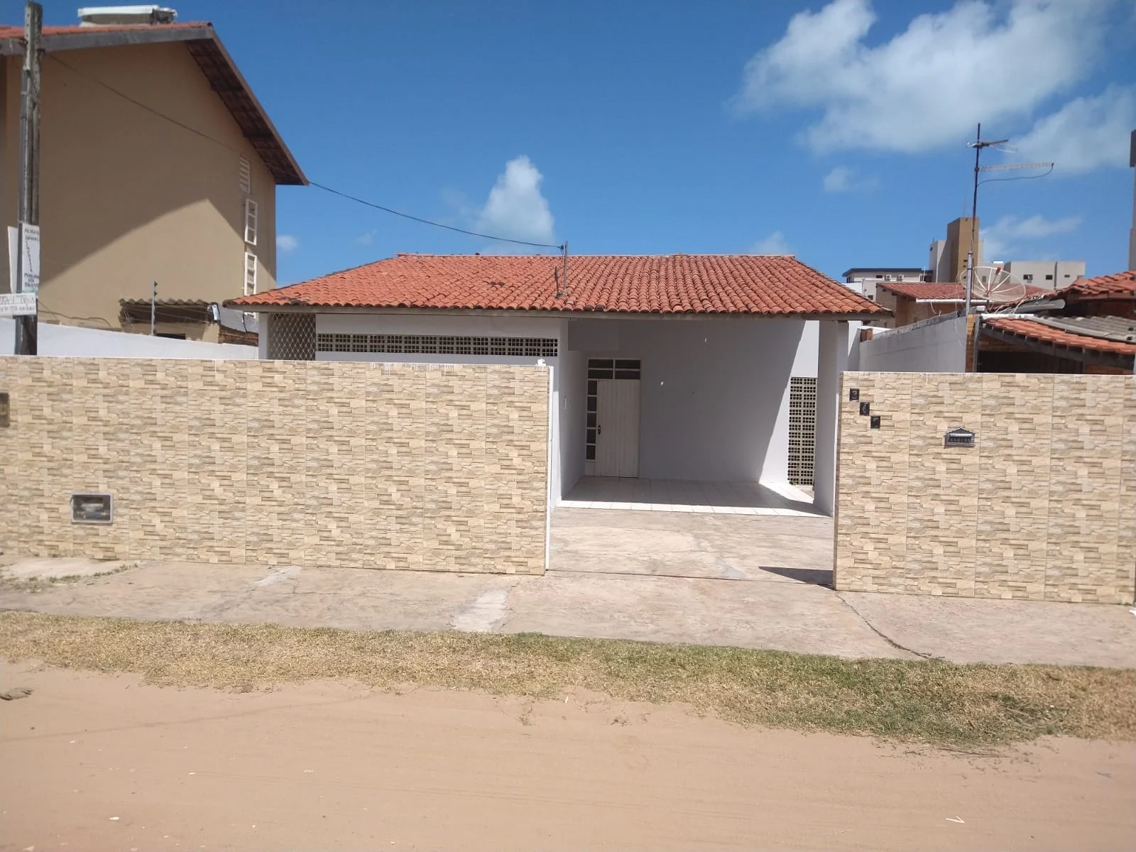 ALUGO Casa em Camboinha com 4 Quartos sendo 2 Suítes R$ 20.000,00*