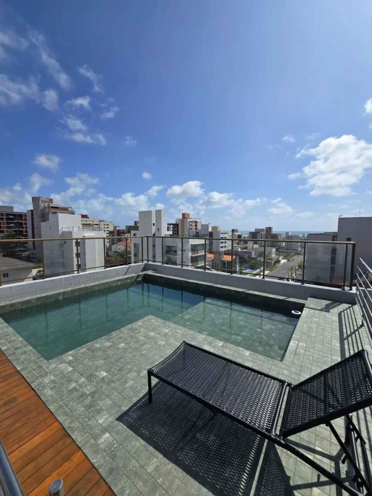 Apartamento em Intermares com 3 Quartos, Elevador e Lazer